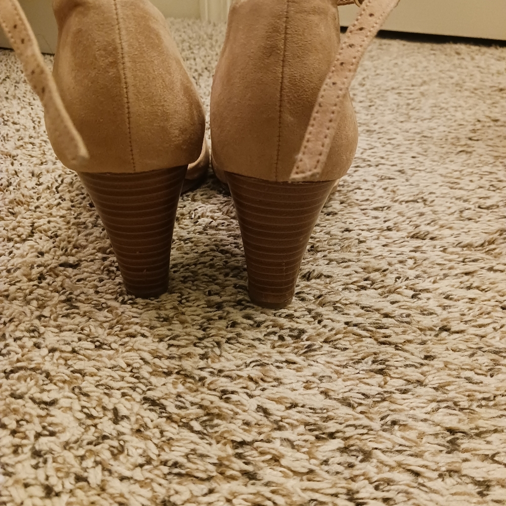 Wood wedge shoe